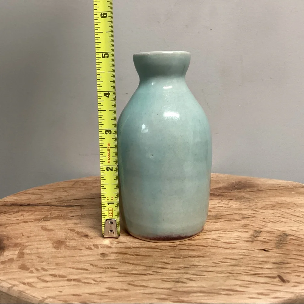 🟢 Beautiful Ceramic / Stoneware Crafted Old Fashion Milk Bottle Look Decor Vase - Picture 10 of 13